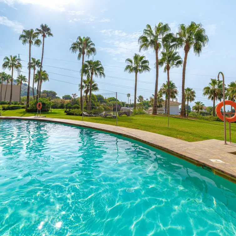 Sale of middle floor apartment in Benalmadena