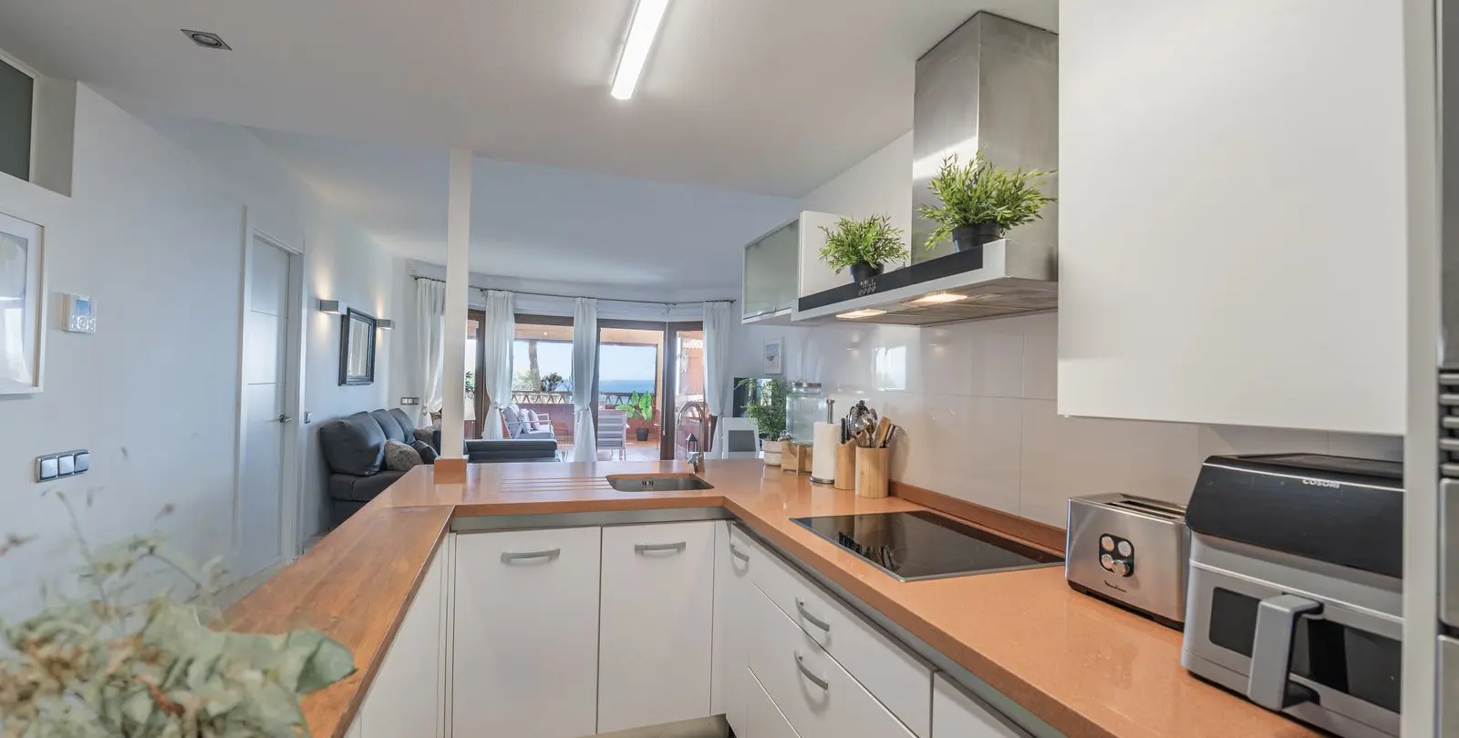 Sale of middle floor apartment in Benalmadena 9