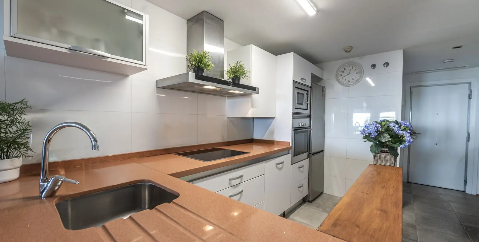 Sale of middle floor apartment in Benalmadena 10