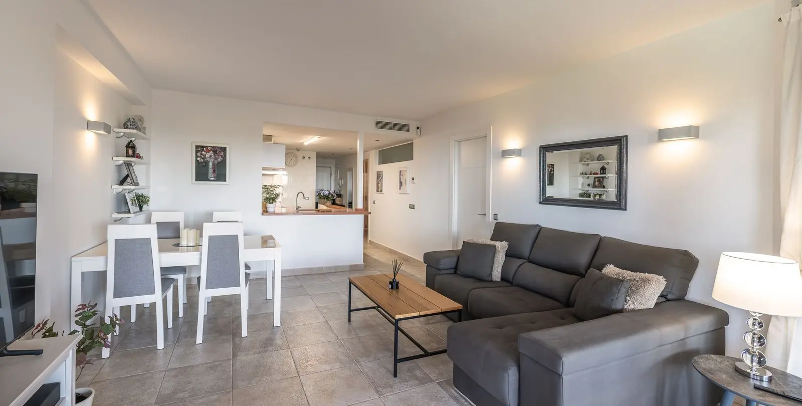 Sale of middle floor apartment in Benalmadena 11