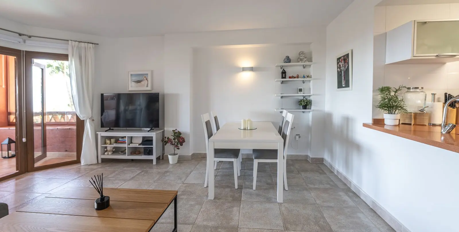Sale of middle floor apartment in Benalmadena 12
