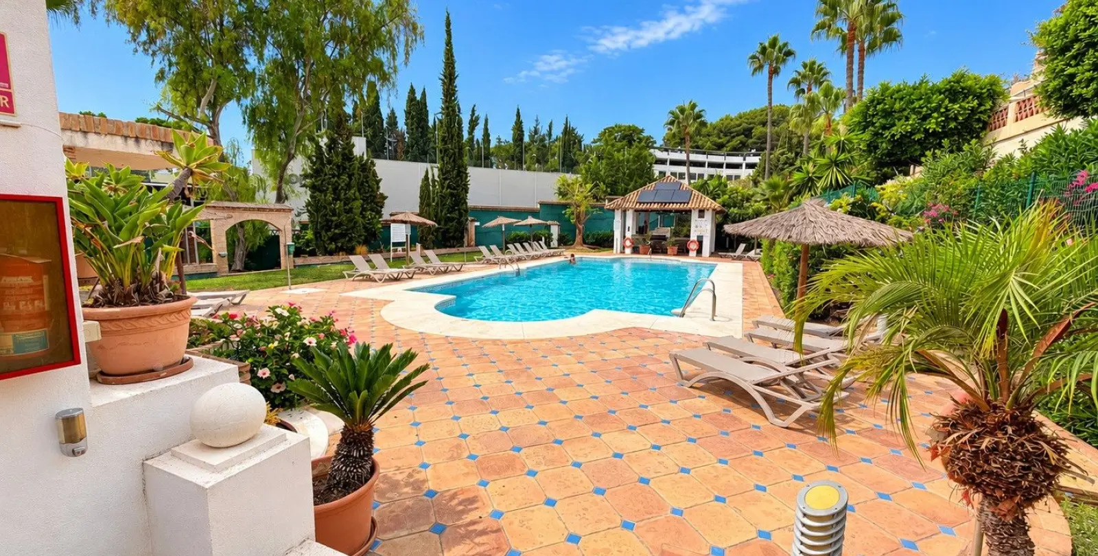 Venta de apartamento en planta baja en Nueva Andalucía 2