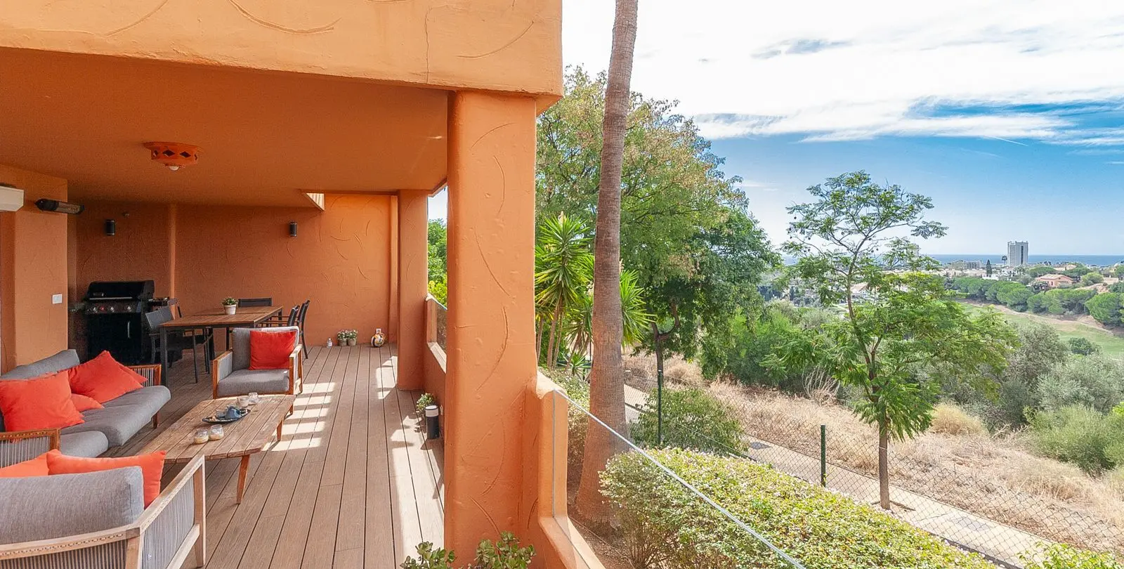 Sale of ground floor apartment in Elviria 4