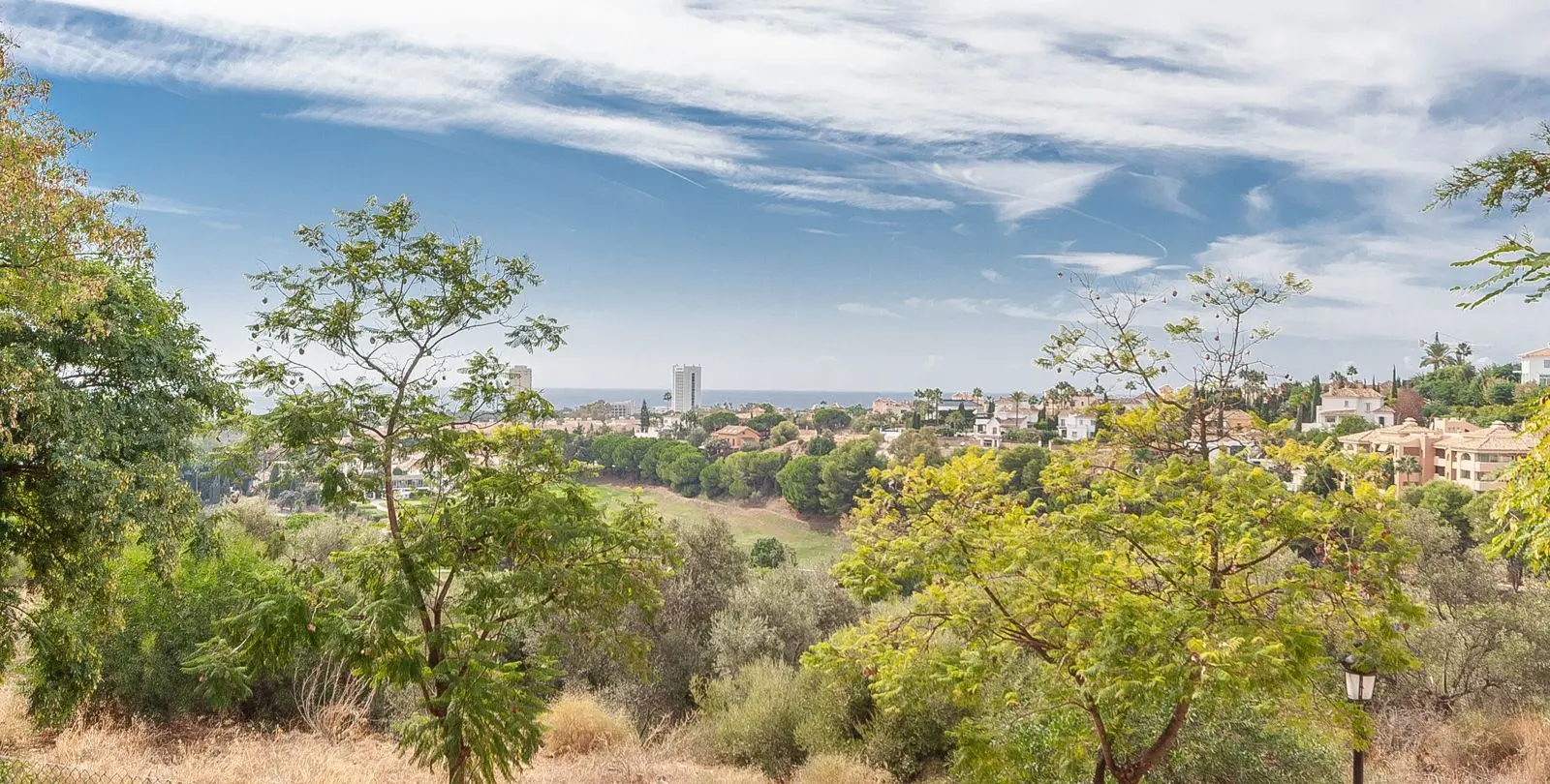 Sale of ground floor apartment in Elviria 19