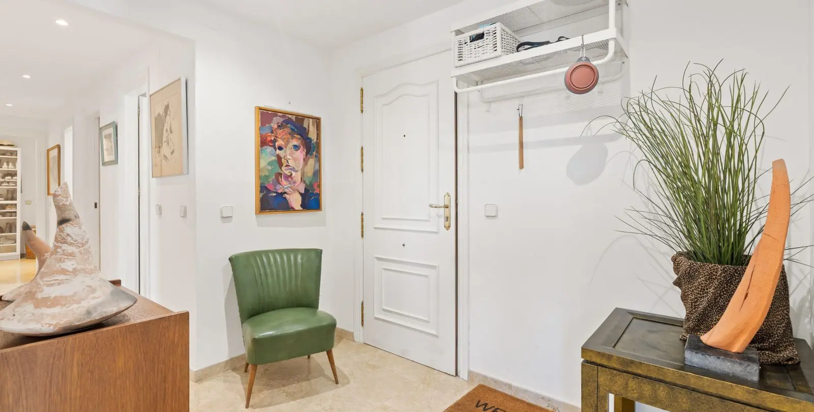 Venta de apartamento en planta media en Estepona 4