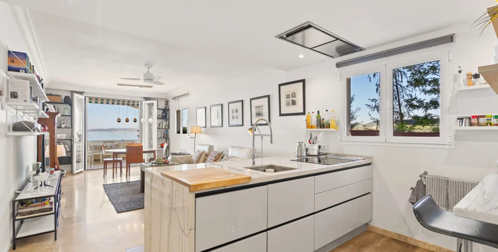 Venta de apartamento en planta media en Estepona 8