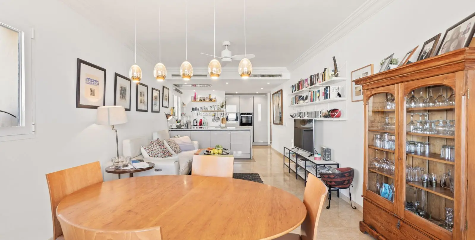 Venta de apartamento en planta media en Estepona 9