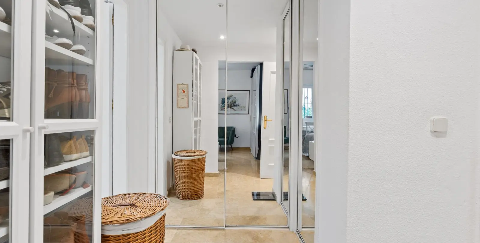 Venta de apartamento en planta media en Estepona 14