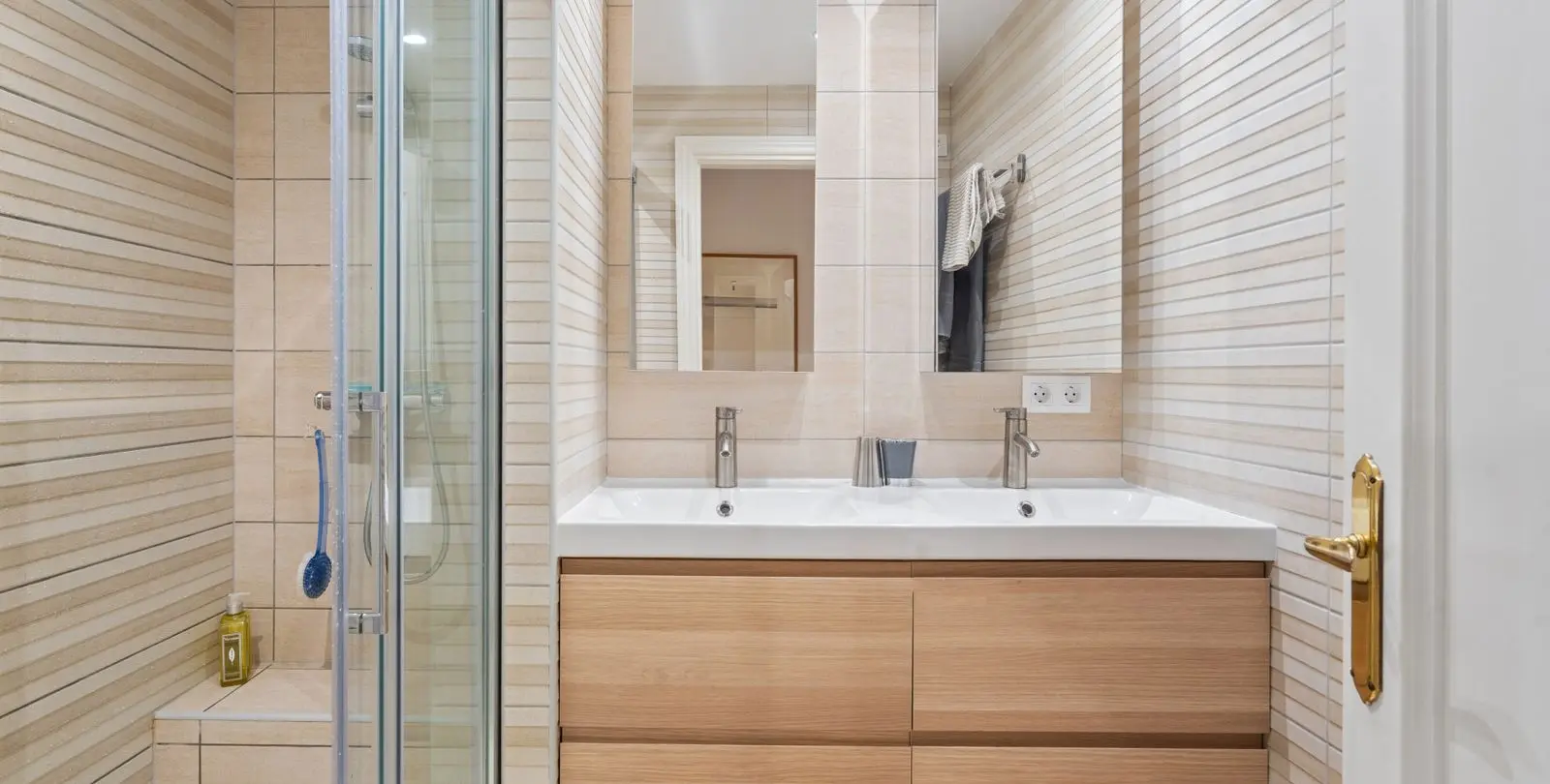 Venta de apartamento en planta media en Estepona 15