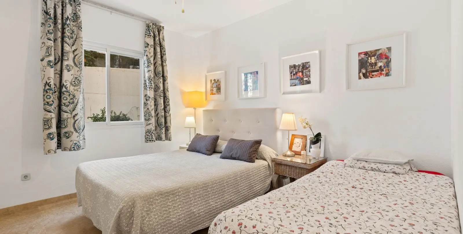 Venta de apartamento en planta media en Estepona 18