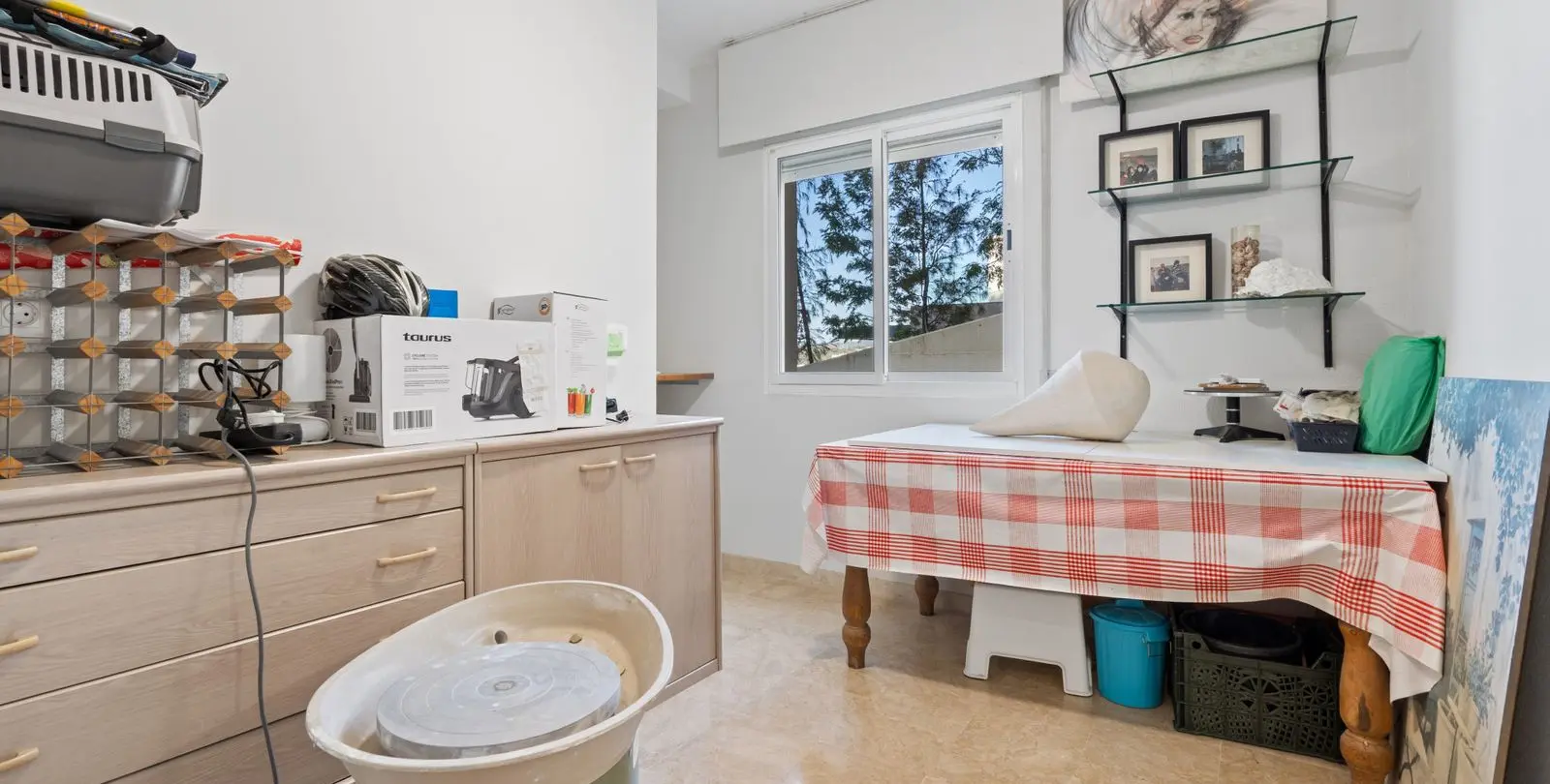 Venta de apartamento en planta media en Estepona 20