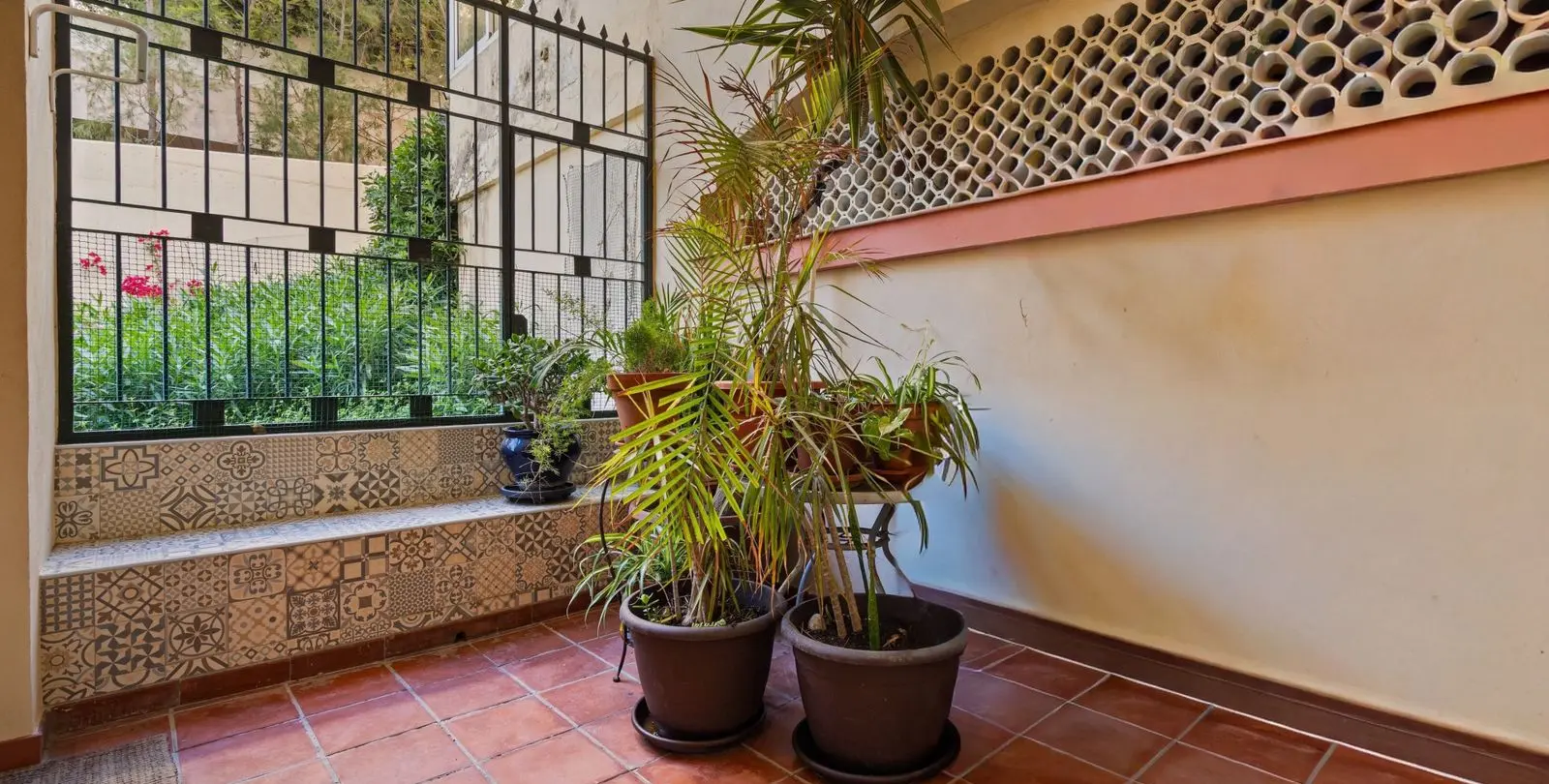 Venta de apartamento en planta media en Estepona 22