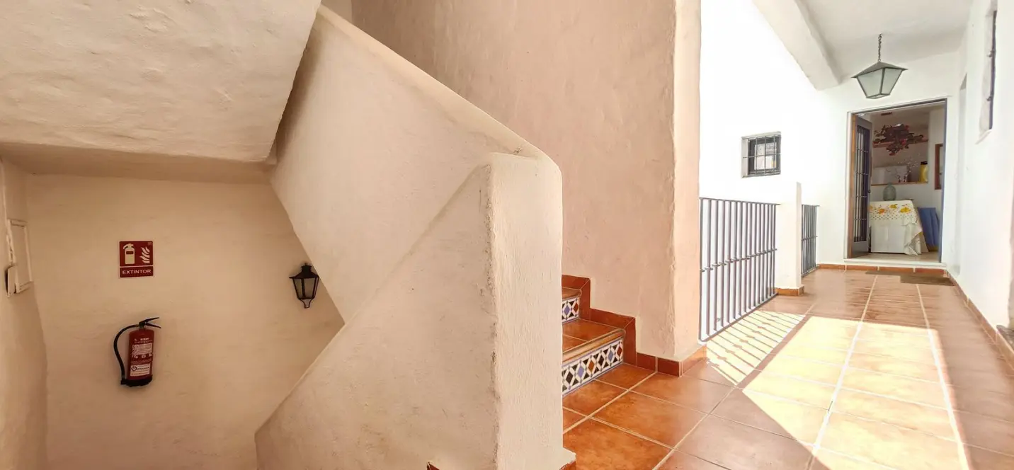 Venta de apartamento en planta media en Puerto Banús 1