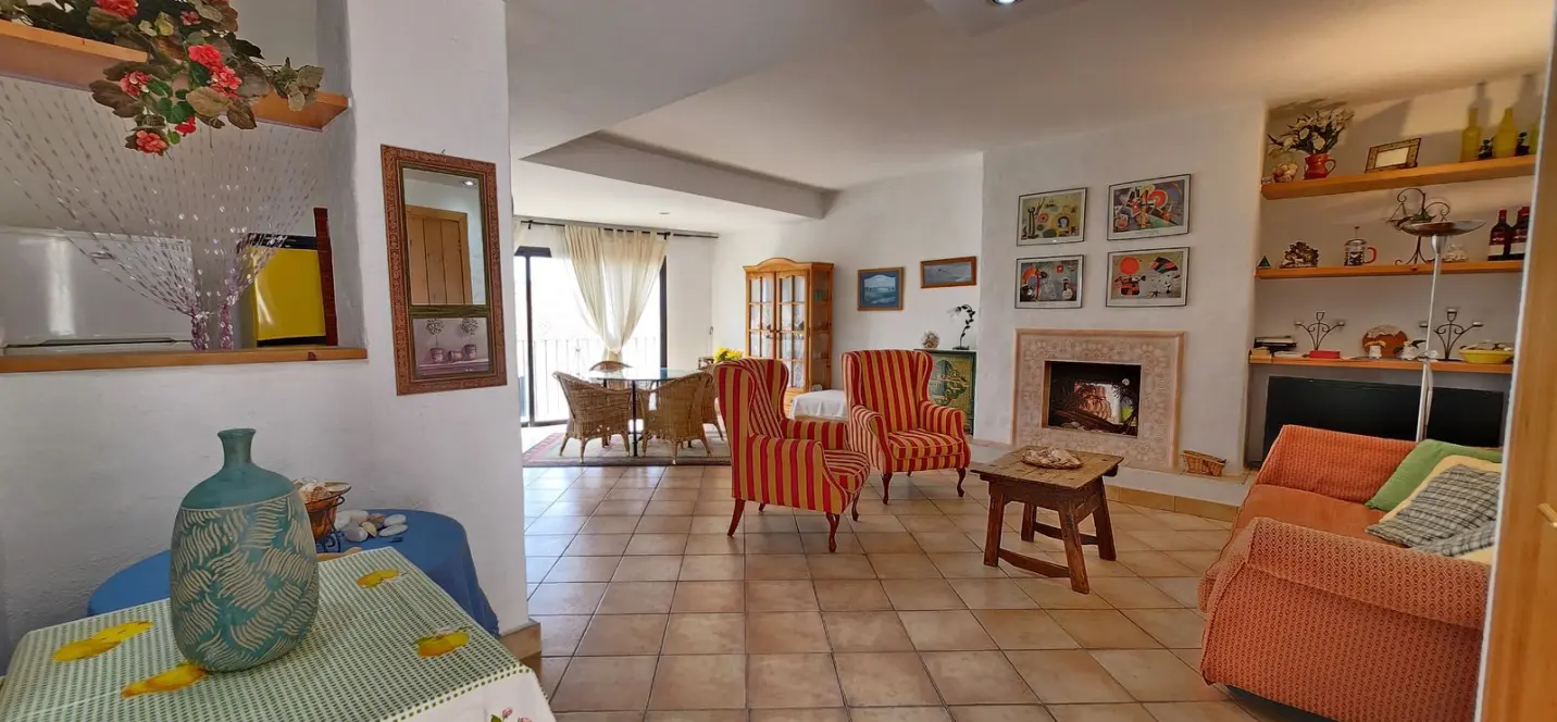 Venta de apartamento en planta media en Puerto Banús 3