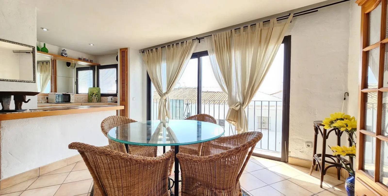 Venta de apartamento en planta media en Puerto Banús 7