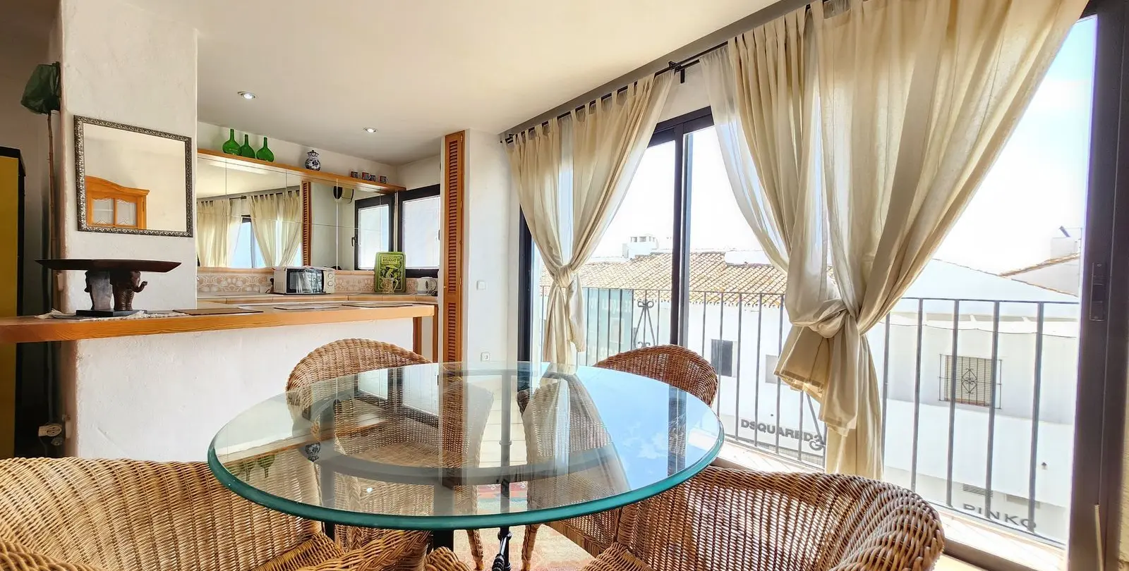 Venta de apartamento en planta media en Puerto Banús 8