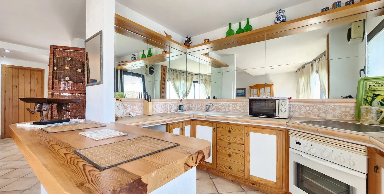 Venta de apartamento en planta media en Puerto Banús 11
