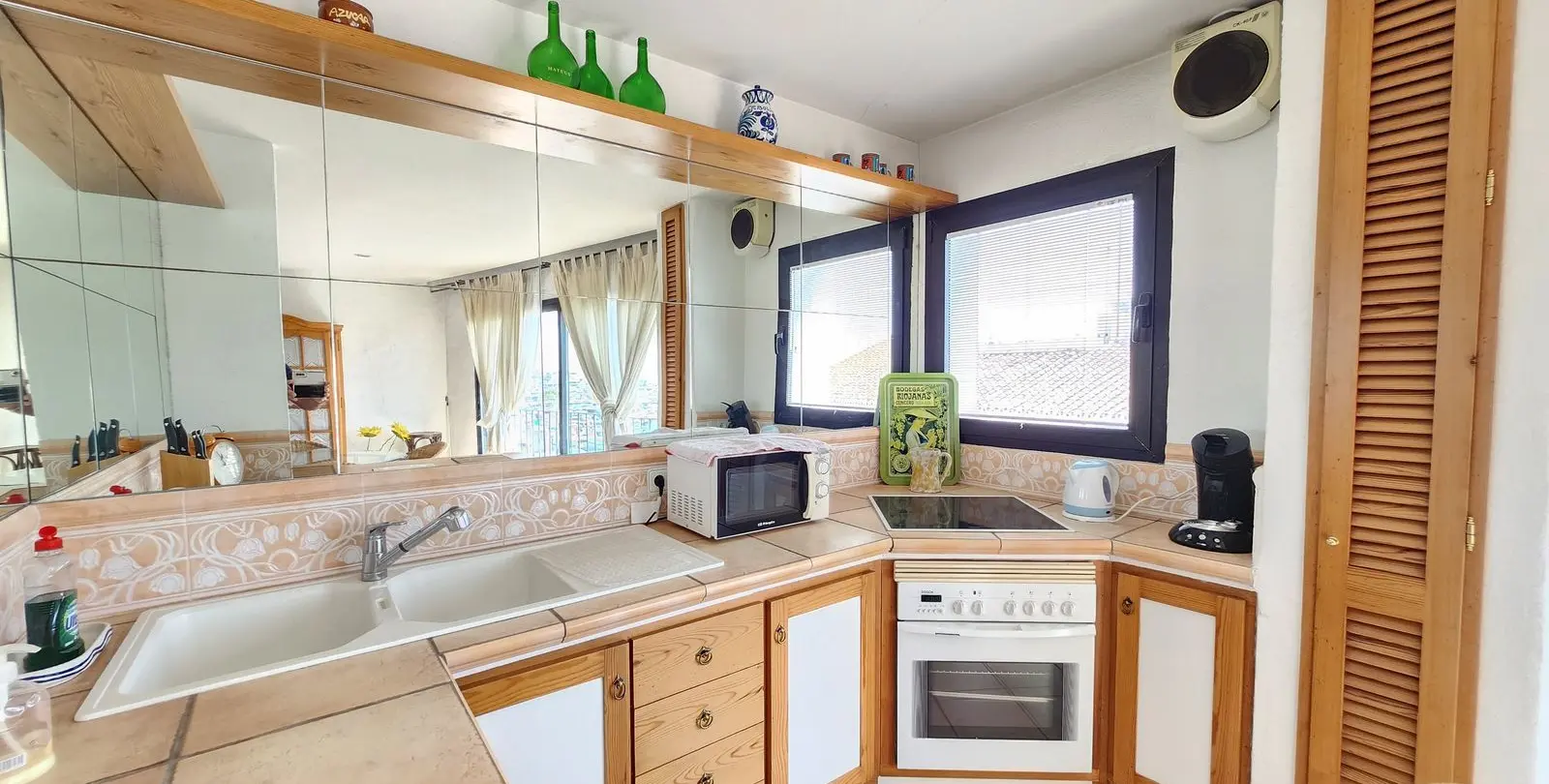 Venta de apartamento en planta media en Puerto Banús 12