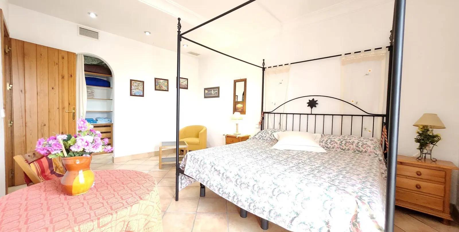Venta de apartamento en planta media en Puerto Banús 16