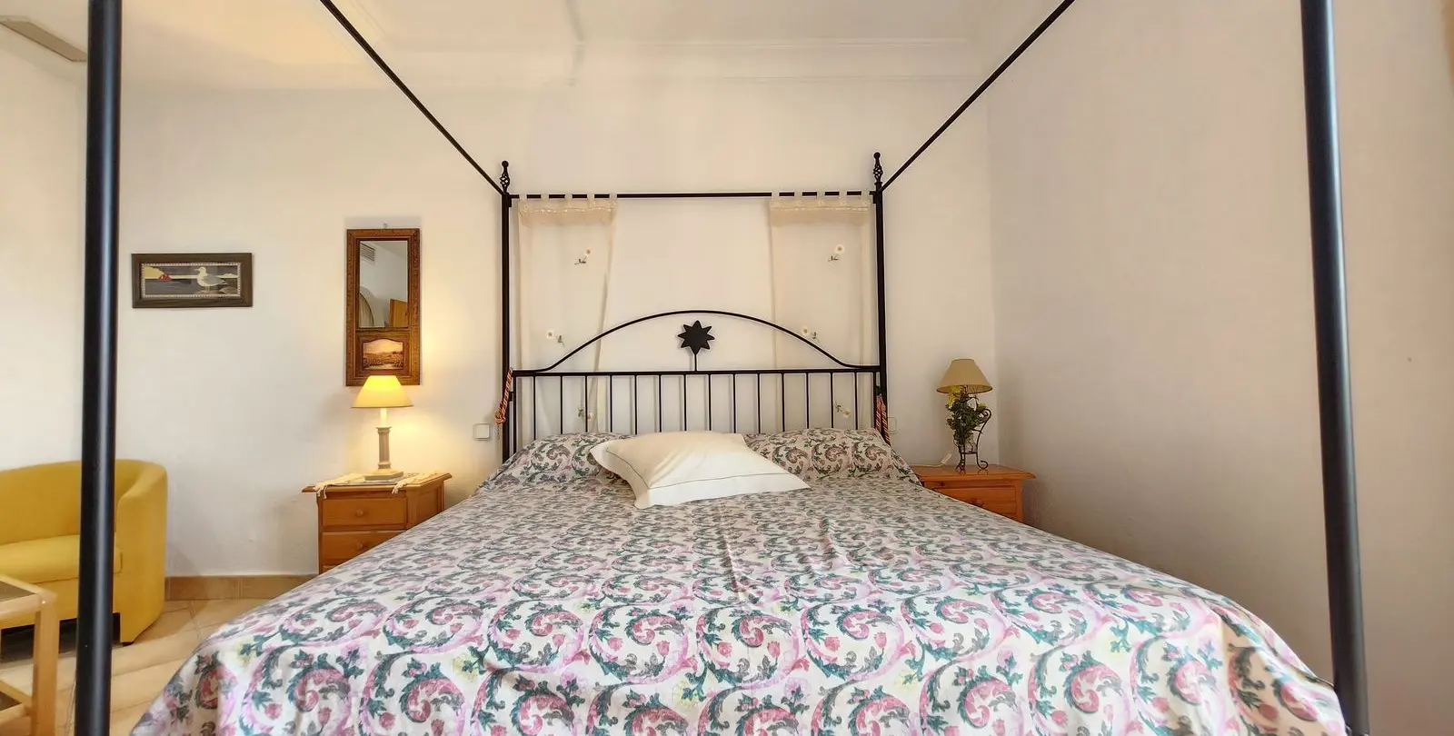 Venta de apartamento en planta media en Puerto Banús 18