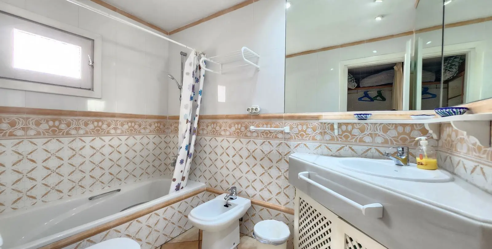 Venta de apartamento en planta media en Puerto Banús 21