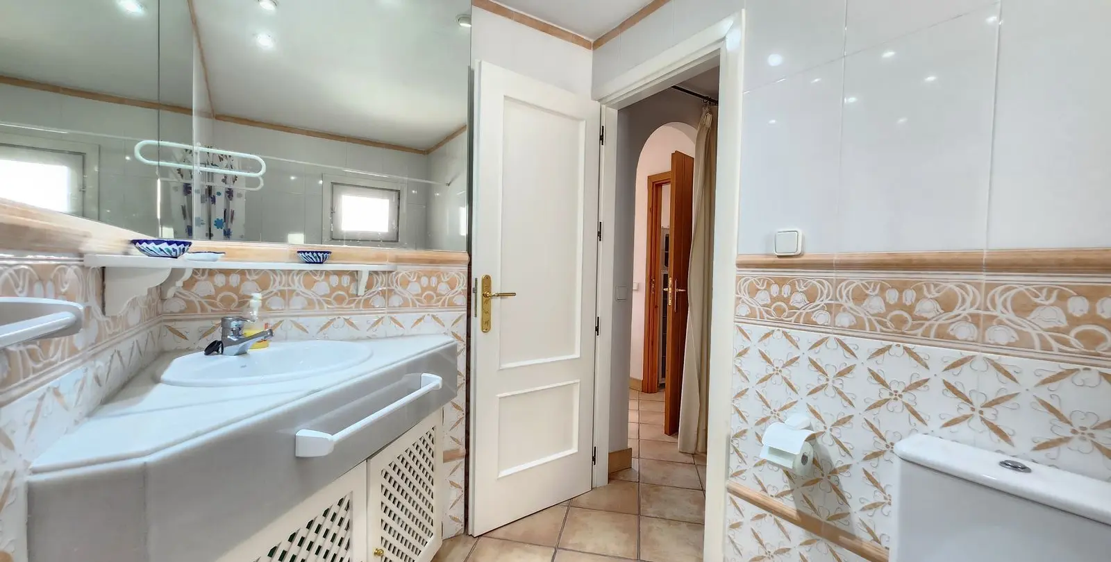 Venta de apartamento en planta media en Puerto Banús 22