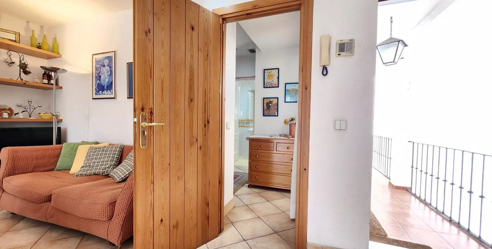 Venta de apartamento en planta media en Puerto Banús 23