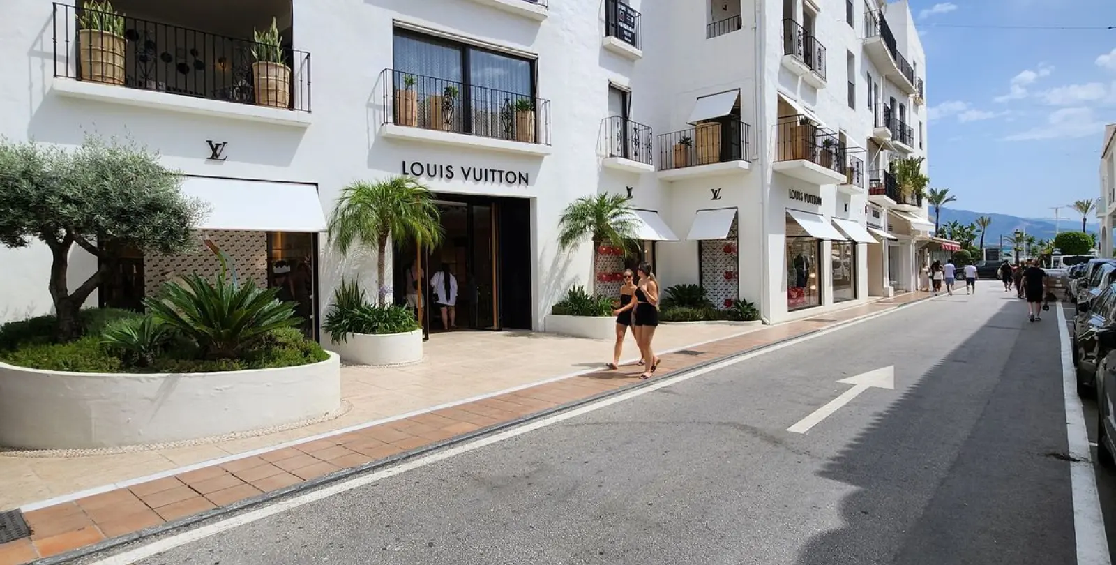 Venta de apartamento en planta media en Puerto Banús 29
