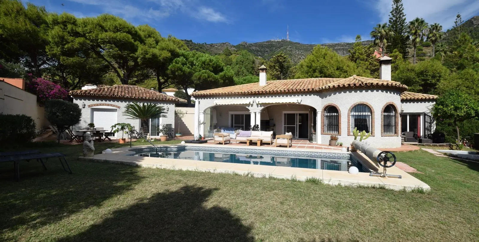 Sale of detached villa in Mijas 1