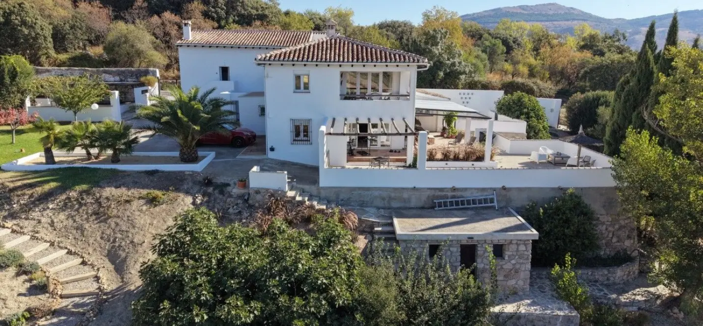 Sale of detached villa in Colmenar 0