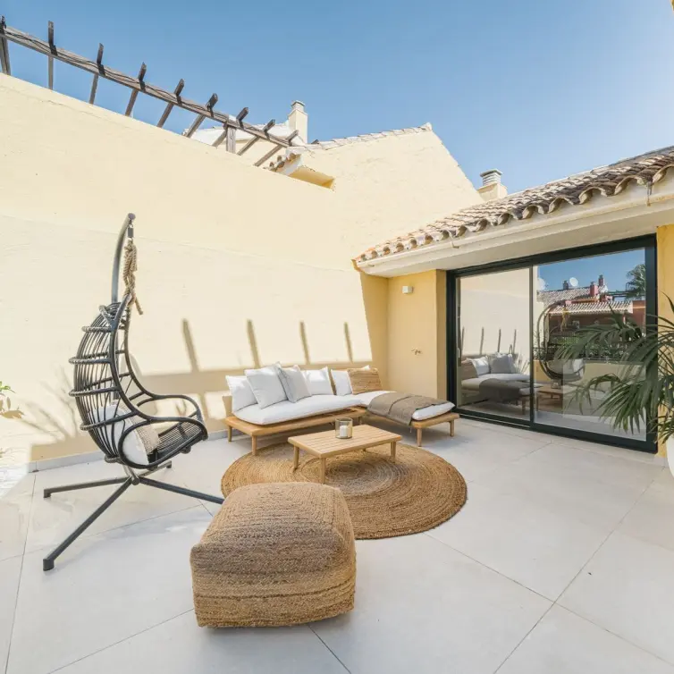 Sale of penthouse in New Golden Mile