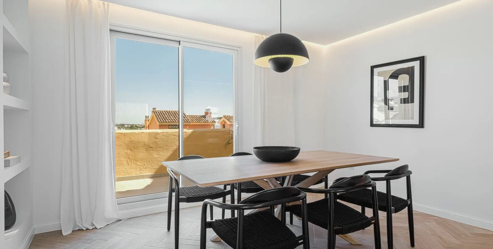 Sale of penthouse in New Golden Mile 13