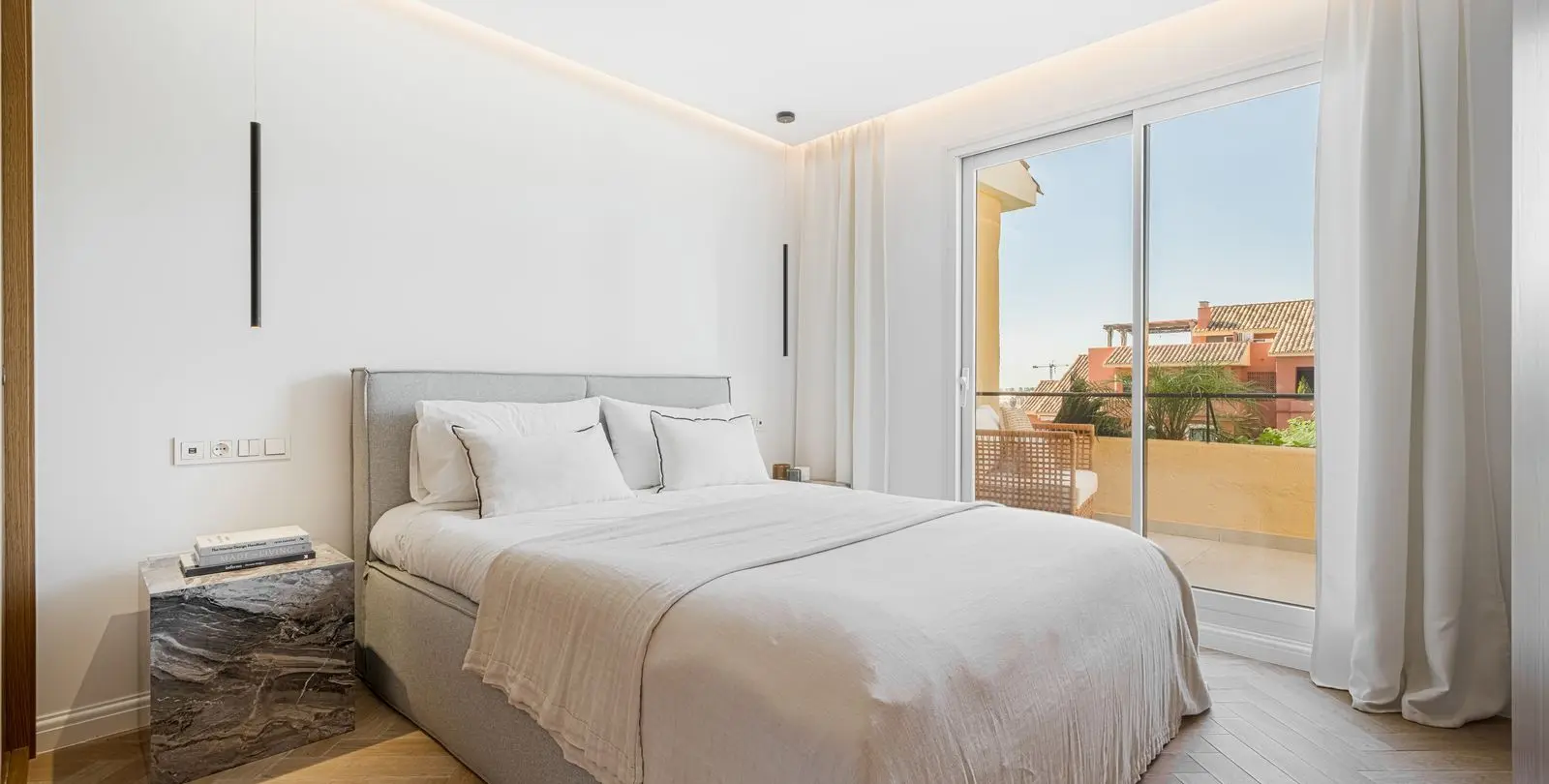Sale of penthouse in New Golden Mile 18