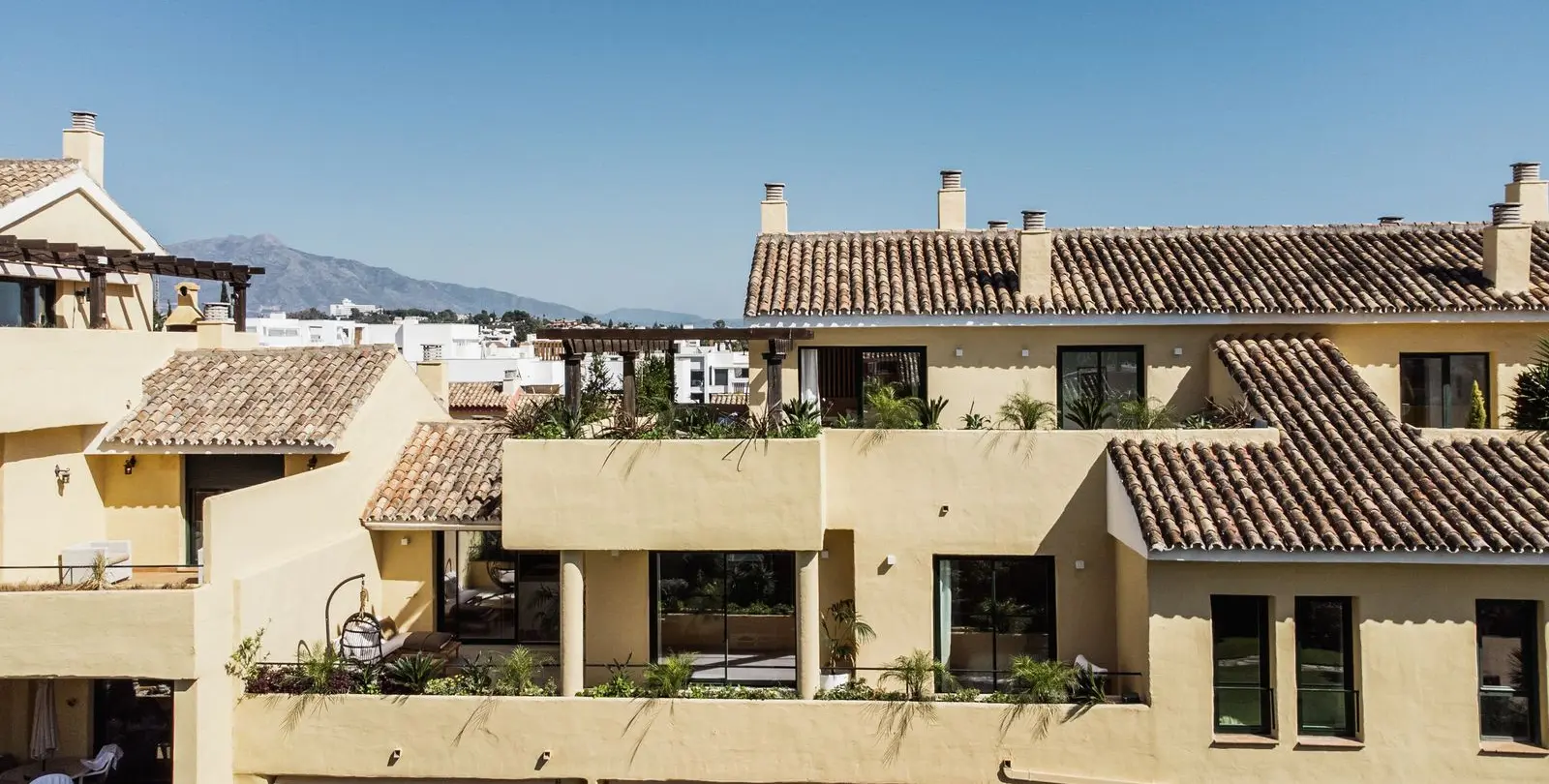 Sale of penthouse in New Golden Mile 31