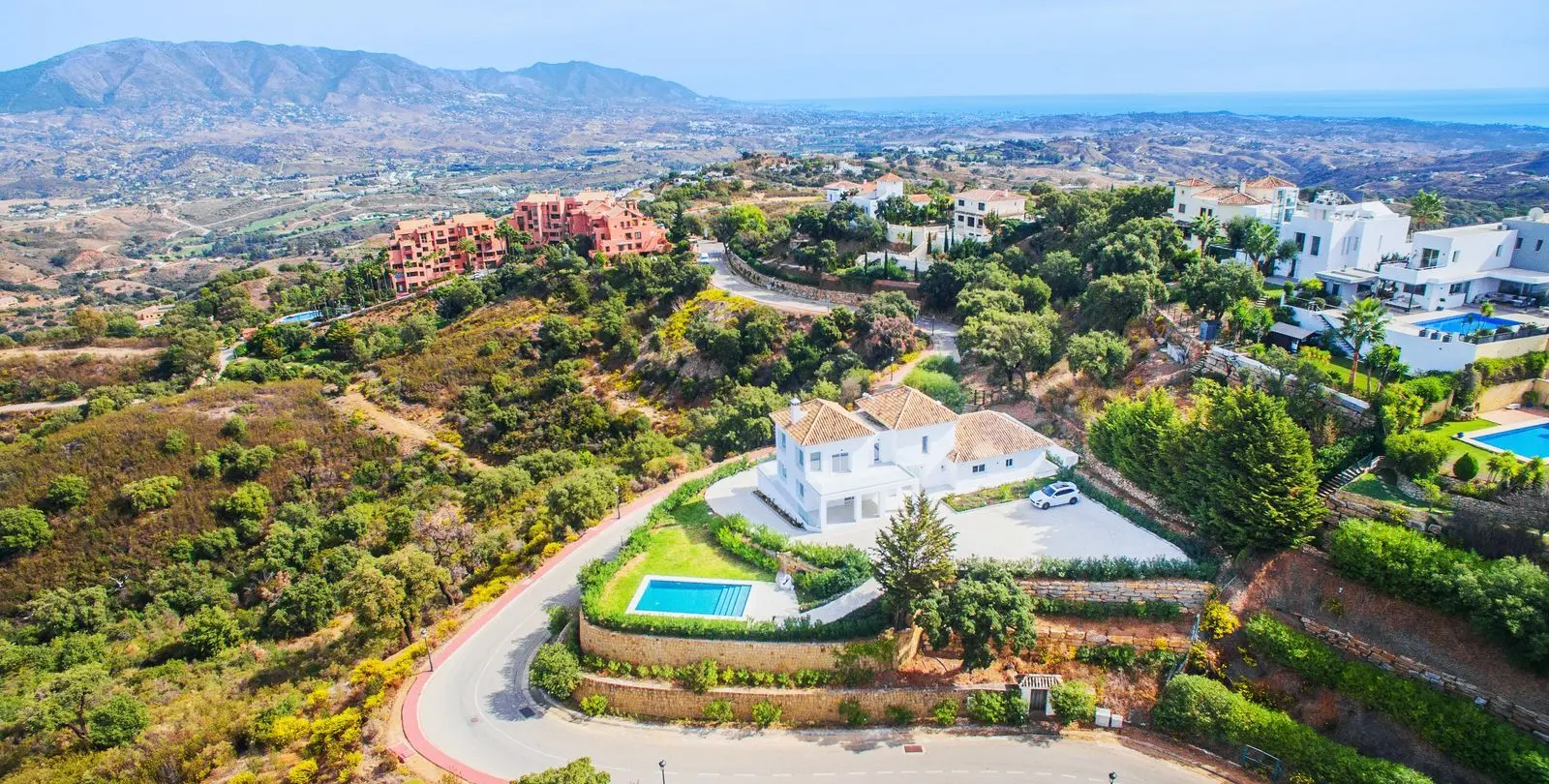 Sale of detached villa in La Mairena 1