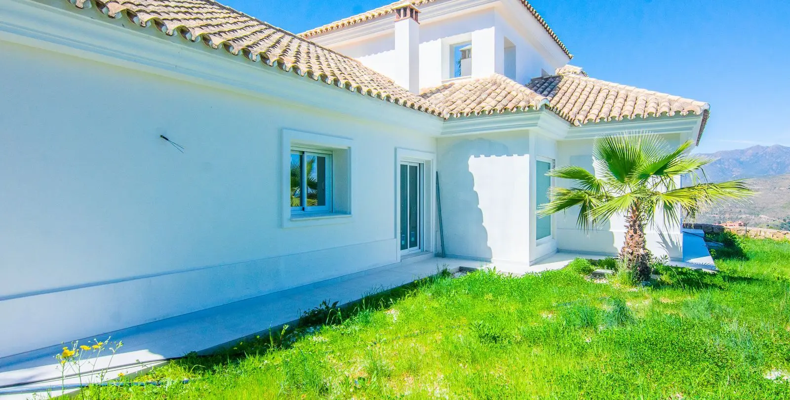 Sale of detached villa in La Mairena 26