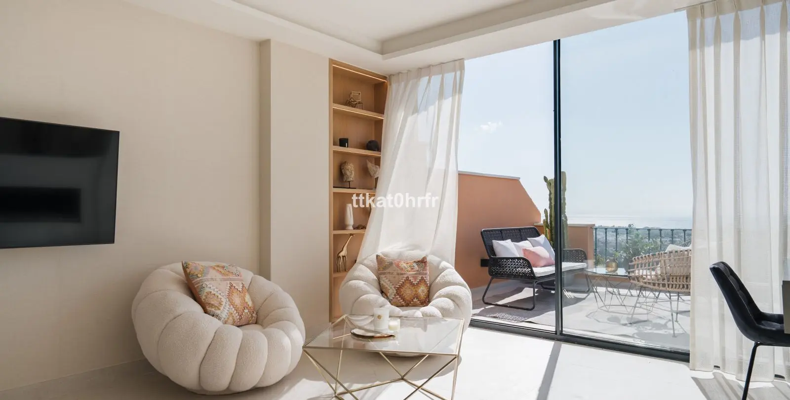 Sale of penthouse duplex in Nueva Andalucía 14
