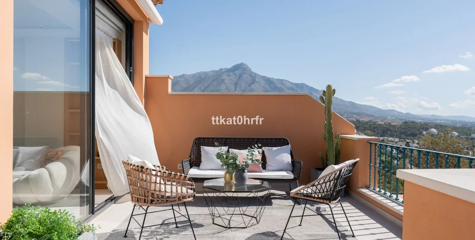 Sale of penthouse duplex in Nueva Andalucía 17