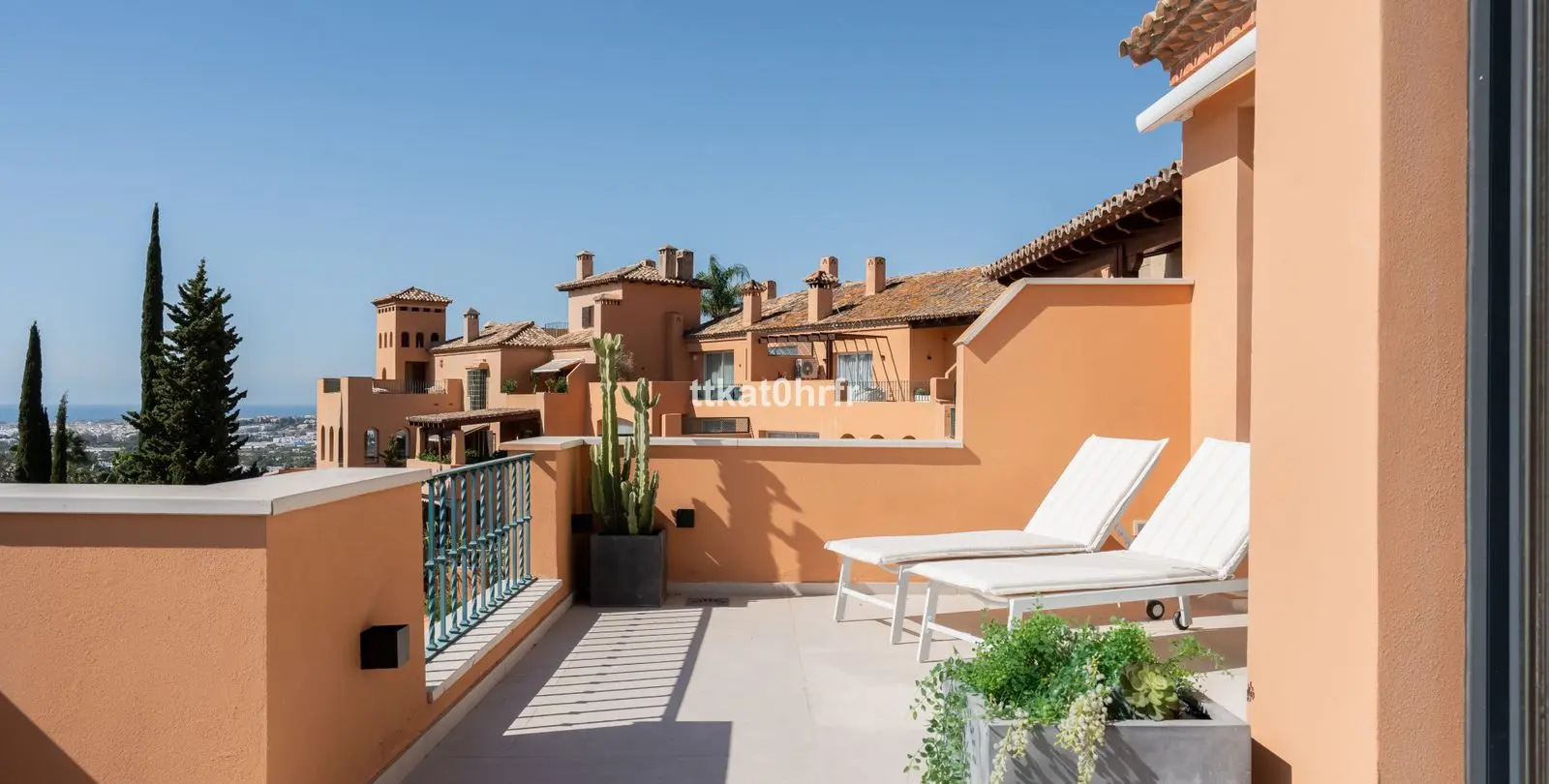 Sale of penthouse duplex in Nueva Andalucía 25