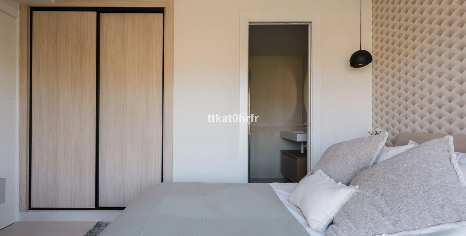 Sale of penthouse duplex in Nueva Andalucía 32