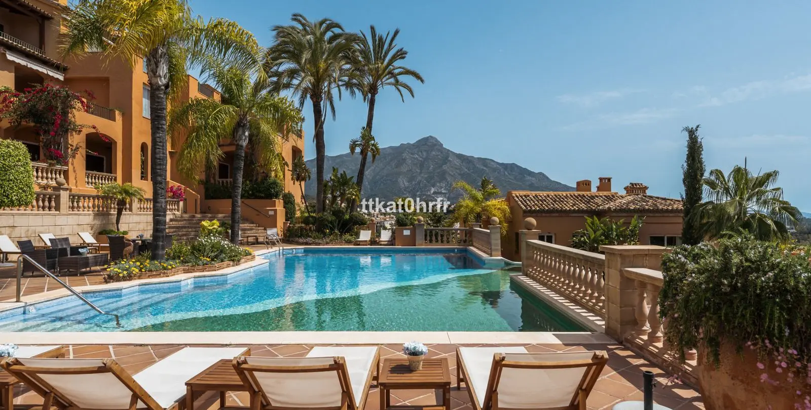 Sale of penthouse duplex in Nueva Andalucía 35