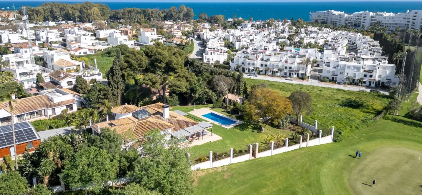 Venta de villa independiente en San Pedro de Alcántara 0