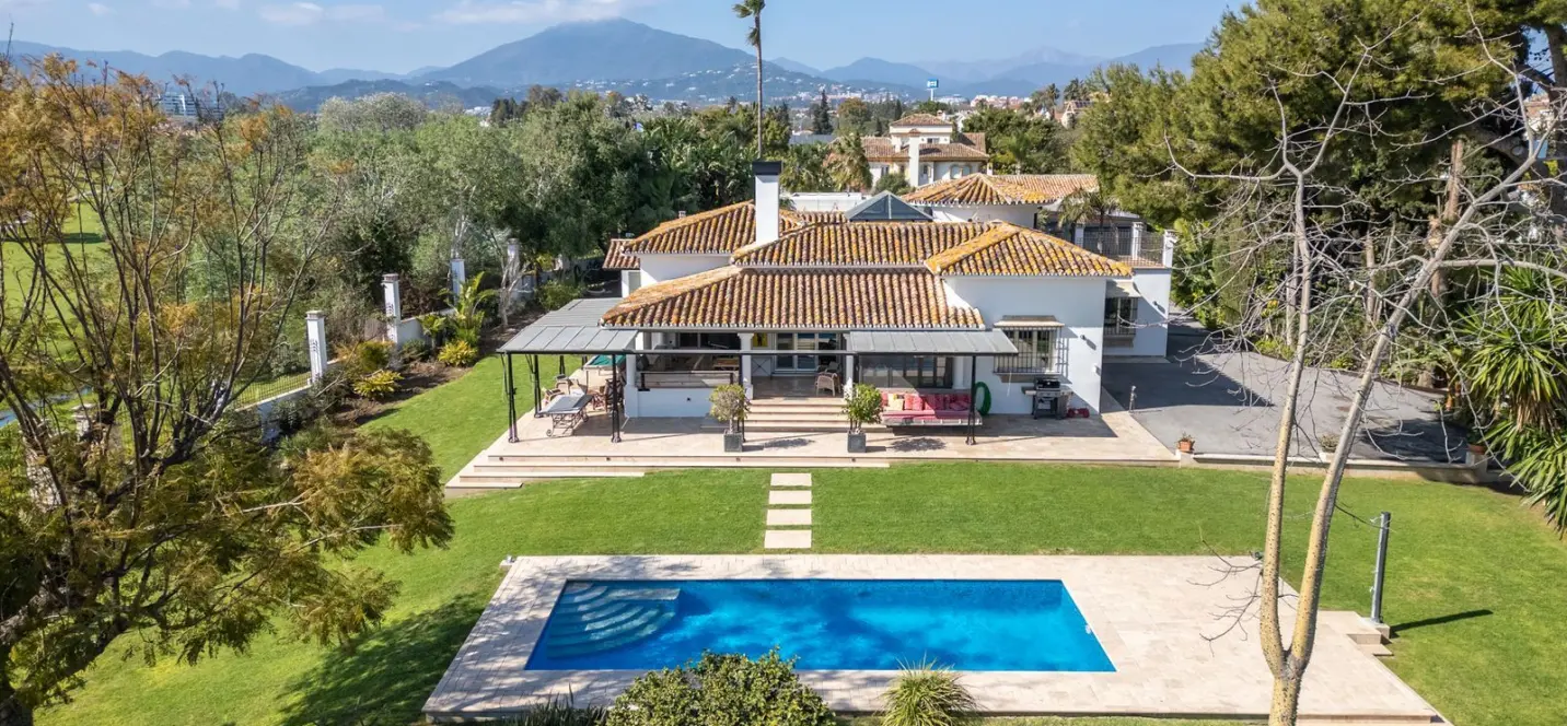 Venta de villa independiente en San Pedro de Alcántara 1
