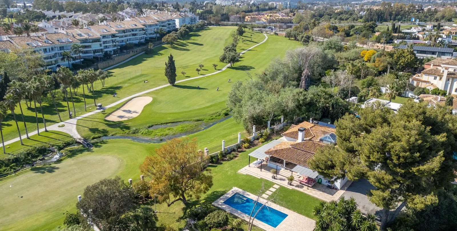 Venta de villa independiente en San Pedro de Alcántara 71