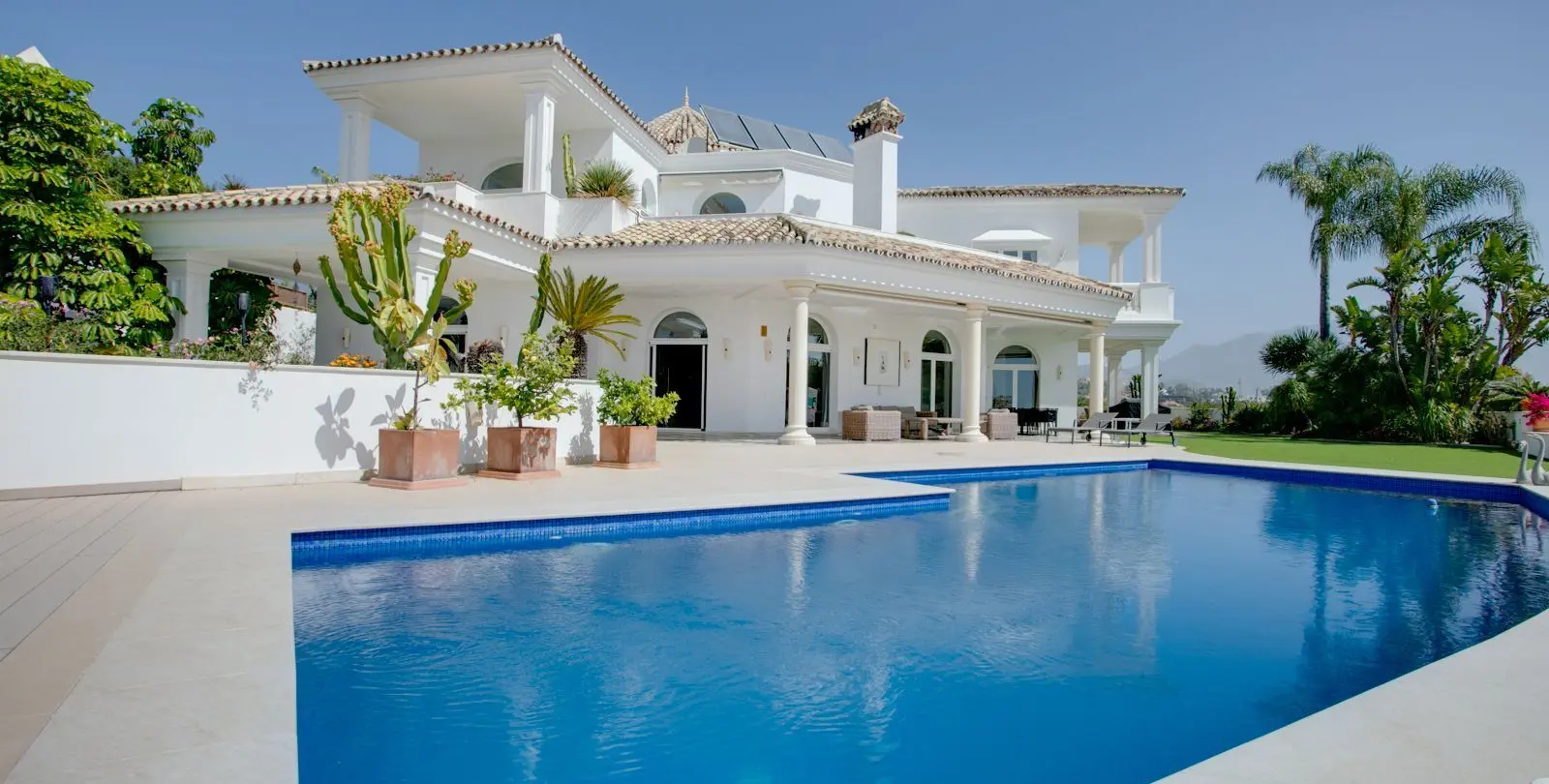 Sale of detached villa in Benahavís 2