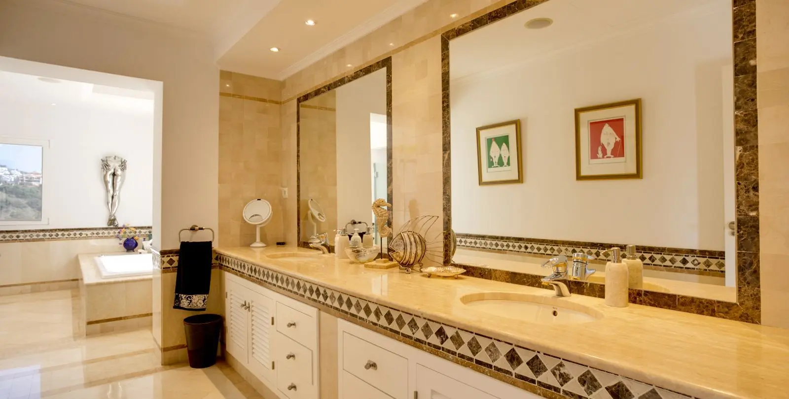 Sale of detached villa in Benahavís 23