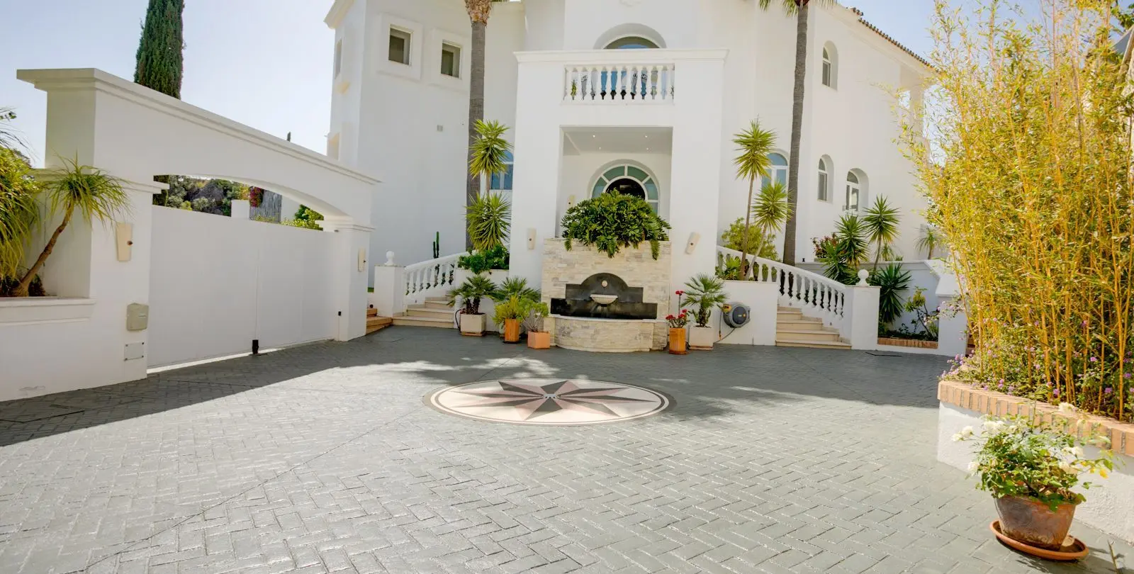 Sale of detached villa in Benahavís 43
