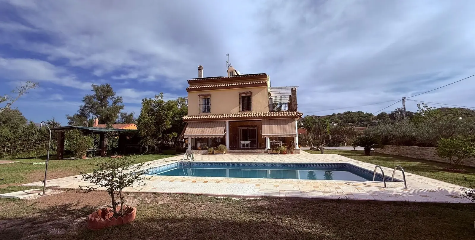 Venta de finca - cortijo en Santa Rosalía 1
