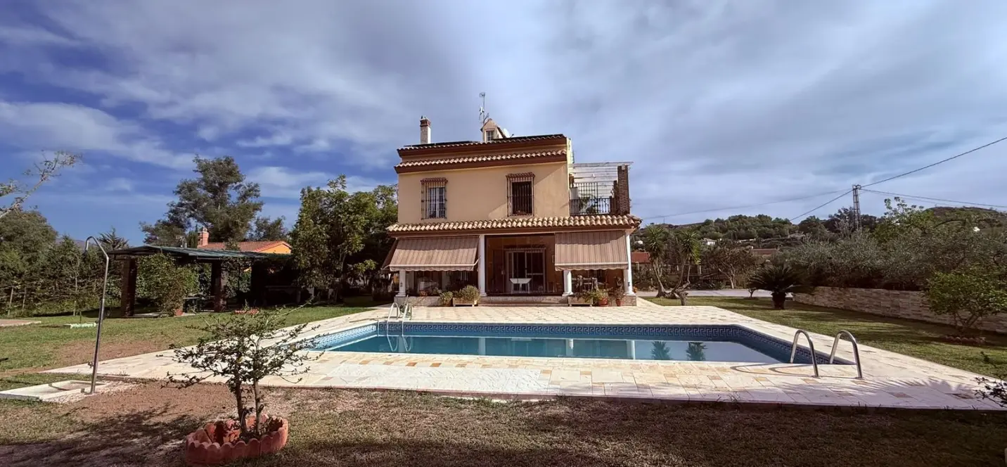 Venta de finca - cortijo en Santa Rosalía 0