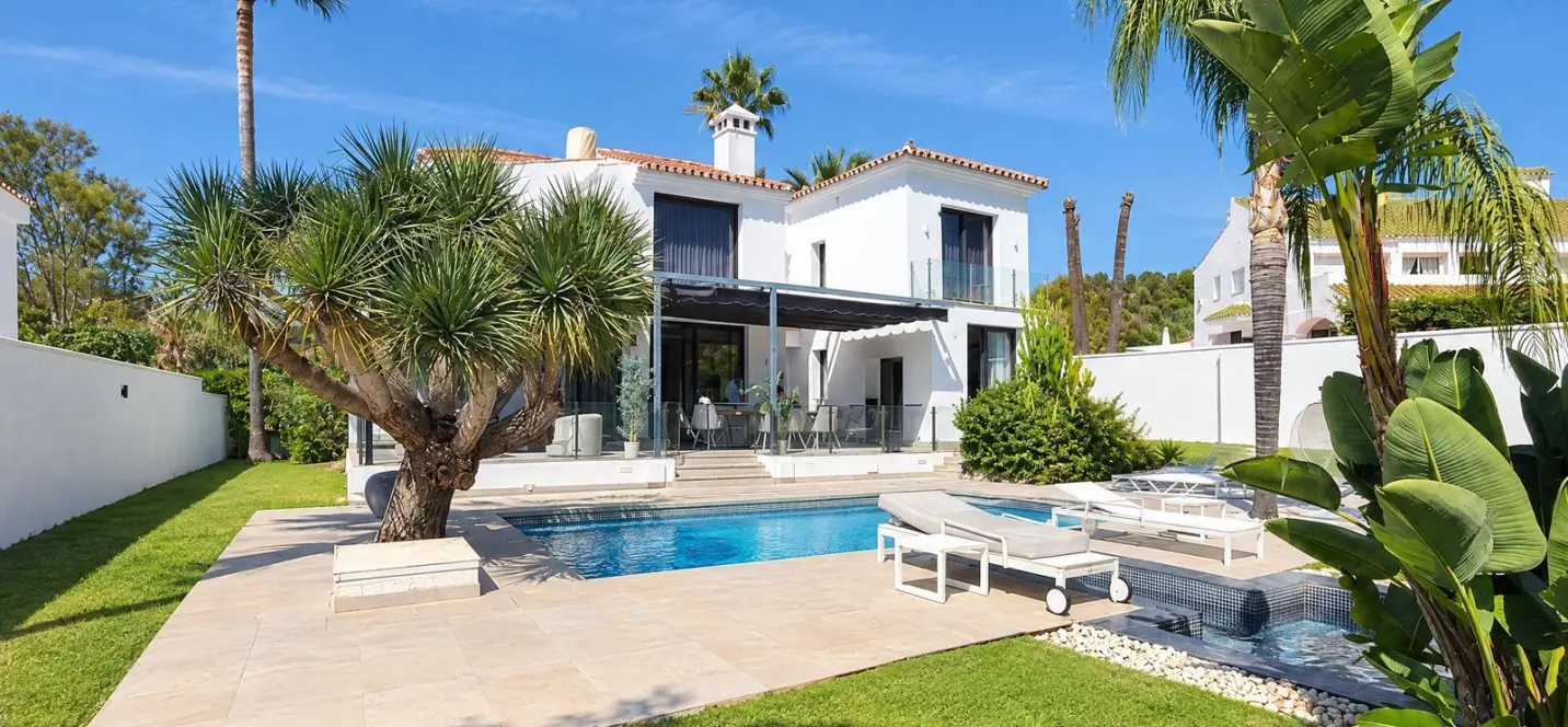 Venta de villa independiente en Nueva Andalucía 0